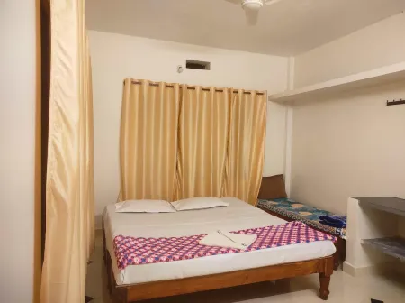 Just 2 minutes from NISARGADAMA . Family friendly and couple friendly homestay..