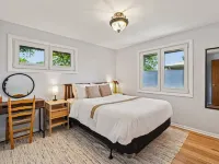 Cozy Pet & Family-friendly fully fenced beautiful  backyard Hotels in Arvada