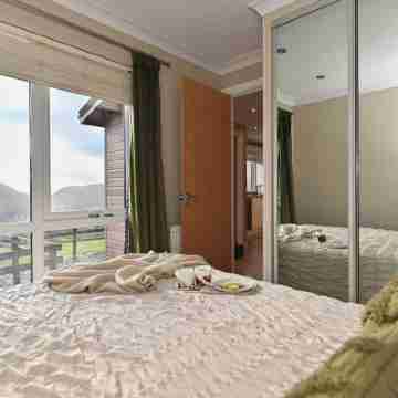Ty Pren: Cosy Lodge with Panoramic Windows & Mountain Views Rooms
