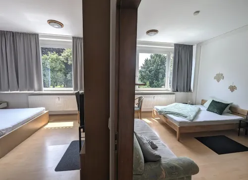 1.5 family room shower room, 2 beds, breakfast corner, workstation, central