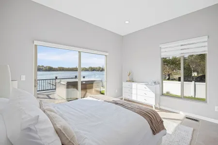 Lakefront Hot Tub, Beach & More!