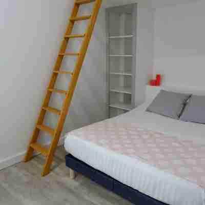 Practical Lodging near Le Louvre Rooms
