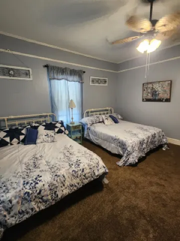 Charming 2Br-3Bed Home with WiFi Wooden Rockers on Porch in Wonderful Kannapolis