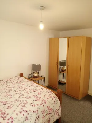 The Flat - few minutes from Wolverhampton train station. Ideal for family  of 5