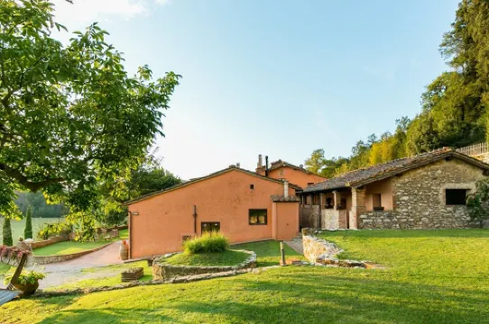Tuscan Villa with a Pool and Bucolic Grounds near Siena