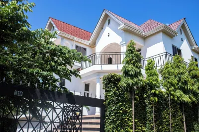 Fabulous 6-bedroom apartment with WiFi in Arusha Region Hôtels à : 