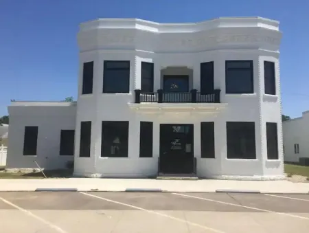 Luxury Living in Downtown Le Mars Отели в г. Ле Марс