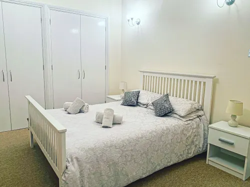 LUXURY 2 BED APARTMENT BY THE SEA