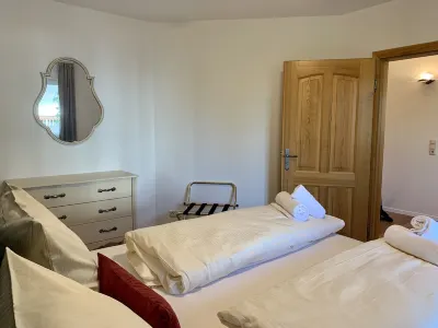 Königlicher Aufenthalt 10 Minuten zu Fuß zum See Hotels near Mini Golf Prien am Chiemsee - Kaufmann