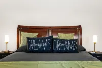 Luxurious, Spacious, Private studio in Great location!