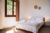 Vacation home with amazing view of aegean sea and big relaxing yard/pet friendly Hotels in Mouresi