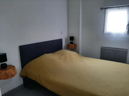 Town center house near ocean Отели рядом с достопримечательностью «Musee de Phare de Cordouan et des Phares et Balises»