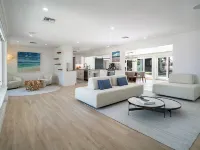 Beautiful views of Naples Bay and walking distance to 5th ave!