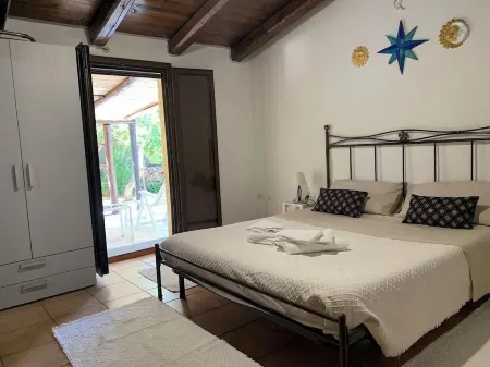 Villa Mia Pretty little house on the outskirts of the village of Seneghe Отели рядом с достопримечательностью «Nuraghe TZoddias»