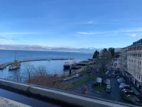 Charming little studio with lake and mountain views from the bed.