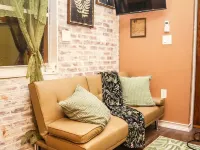 Tiny Cottagecore House in Miami. Walking distance to Hialeah Hospital! Hotels in Hialeah