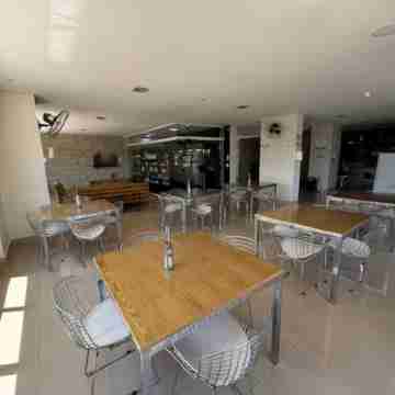 Travellar 421B Amazing Apartment! Dining/Meeting Rooms