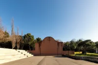 Seaside apartment, park, heated swimming pool, tennis court