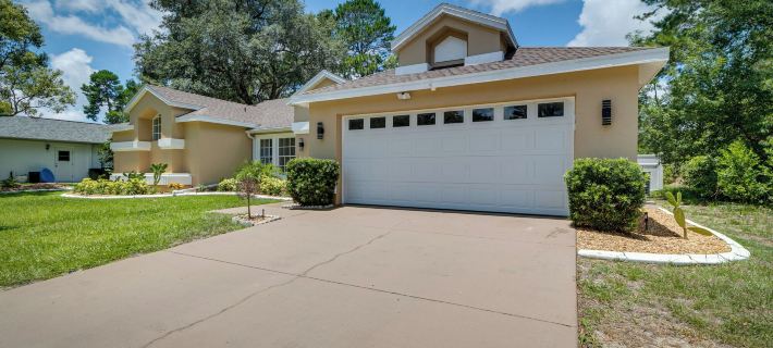Spring Hill Home w/ Private Pool & Games! Ξενοδοχεία στην πόλη Spring Hill