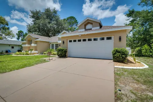 Spring Hill Home w/ Private Pool & Games! - chambre d’hôtes
