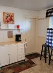 Roberts ave. Immaculate Rental For Nurses Apt D