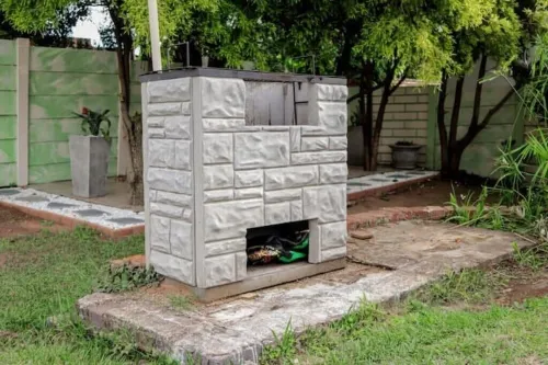 Elegant Poolside Retreat: 2-Bed Luxury Guesthouse