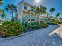 Waterfront condo with easy water access to world class fishing and sightseeing. Hotels in Bokeelia