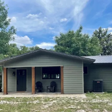 Newly built, charming cozy and quiet river home
