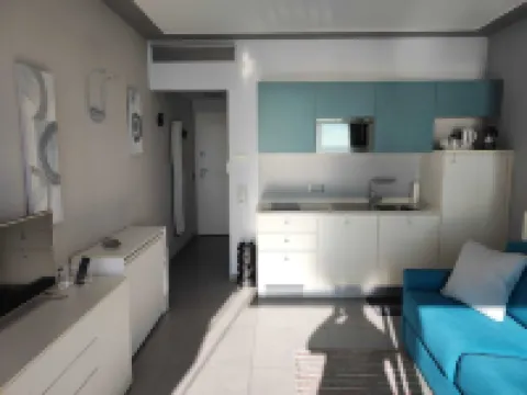 Lovely beachfront studio apartment with garage