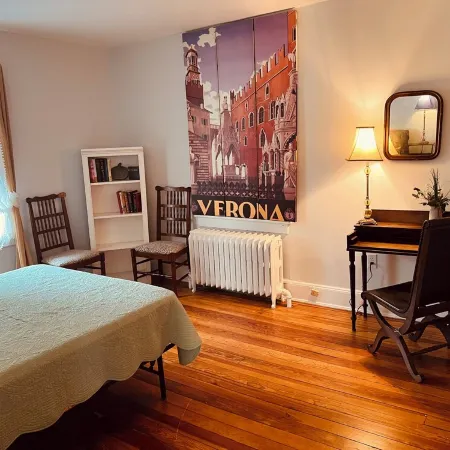 Magnolia Wind elegant 3 BR 1BA loft apartment park for free and walk downtown