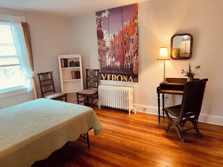 Magnolia Wind elegant 3 BR 1BA loft apartment park for free and walk downtown