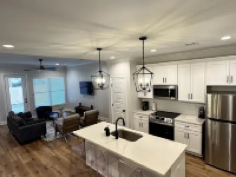 3-bedroom townhome in the Hart of Broussard Hotels in Broussard
