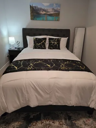 Comfort Oasis apartment with AC in charming Riverview New Brunswick Canada. Отели в г. Ривервью