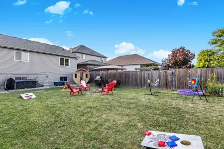 Niagara Retreat|HotTub|Sauna|Games|15 Min to Falls