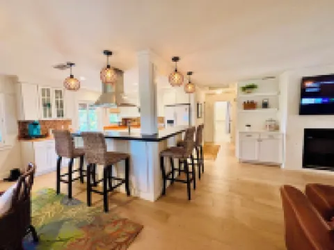 Tropical 2BR Oasis w/ Pool/Kayaks/Bikes/Grill