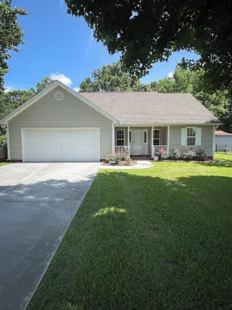 Fully fenced 3-bedroom house with garage in quiet and delightful Indian Trail