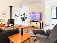 Ocean Breeze Stylish 4BR Retreat Hotels in Aldinga Beach