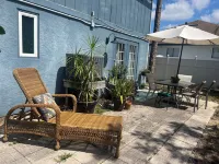 King Studio Explore SWFL Beach, Trails & Treasures