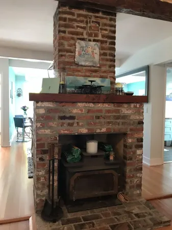 Living the Napa dream in this ideally located Yountville cottage.