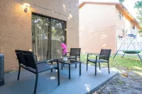 Newly Renovated 2-bedroom apartment By Sawgrass