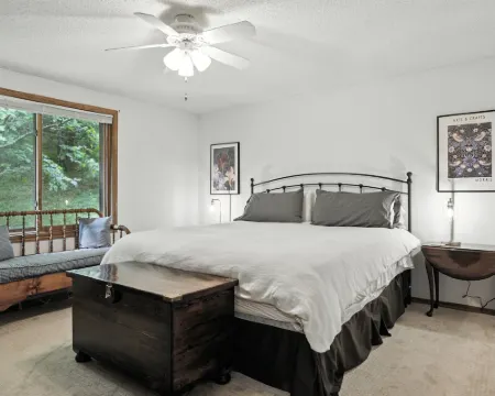 The Treehouse Lakes & Trails Cabin 3 Bedroom Cabin Hotels in Phelps