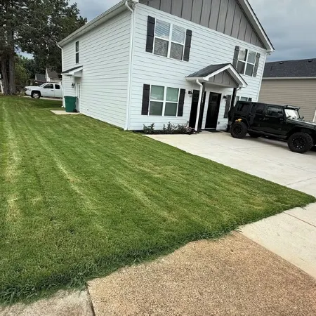 Modern 3-Bedroom Apartment In Hickory, Close to Everything!