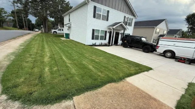 Modern 3-Bedroom Apartment In Hickory, Close to Everything!