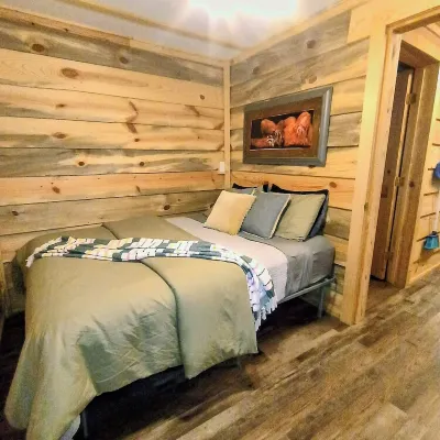 Lucky's Canoe & Kayak Cabin #1 - Caddo River Access!
