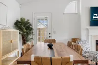 Spacious Retreat Near Attractions - Inviting Serenity Escape