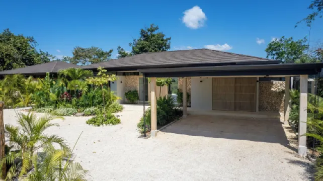 Casita Niaku by Wynwood House