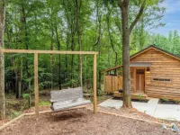Romantic Cabin Hideaway — Outdoor Rain Shower, Soaking Tub & Fire Pit Hotels in Baldwin County