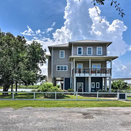 Secluded Seabrook Waterfront Home w/ Patio!