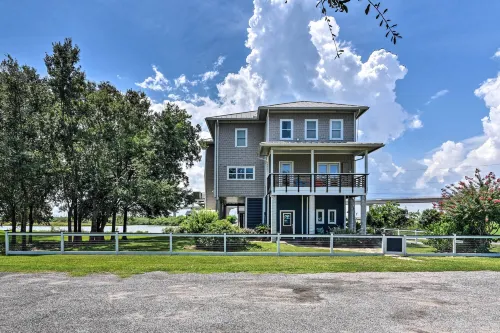 Secluded Seabrook Waterfront Home w/ Patio!