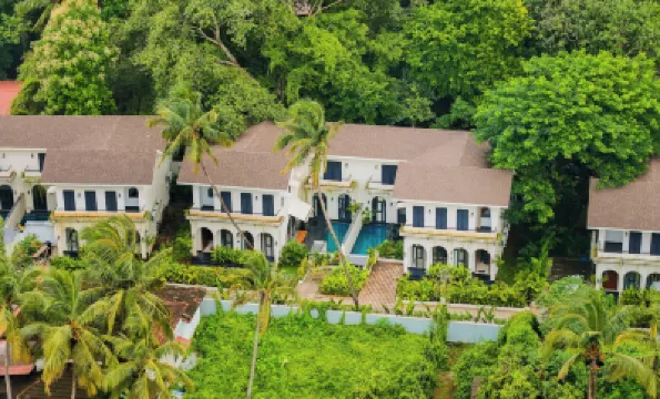 BellaVie | 3-BHK Villa with Private Pool & TV Lounge Area in A Gated Complex Hotels in 